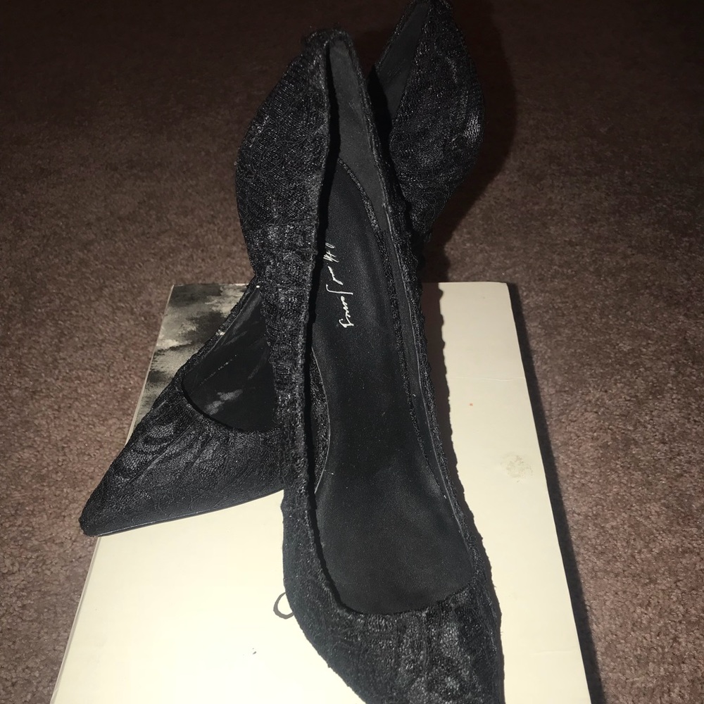 Elizabeth and James lace pumps